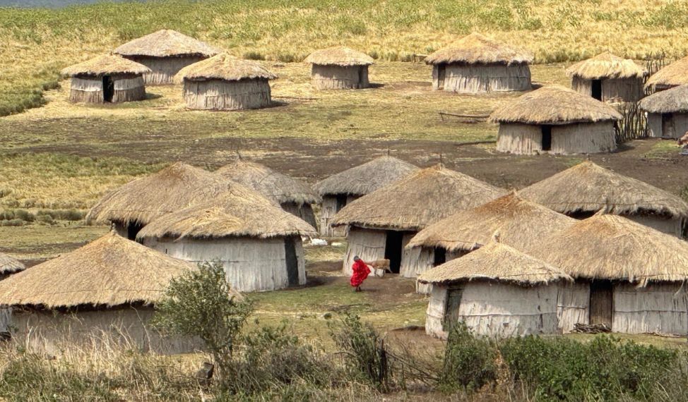 Traditionelle Bomas der Maasai in Tansania. © MISA