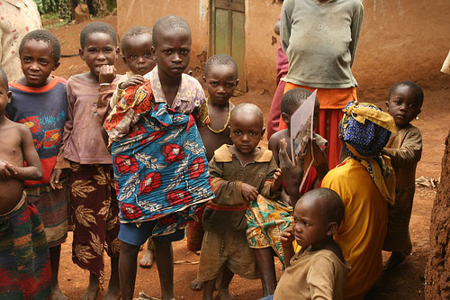 Millionen Kinder im Kongo und Somalia leiden unter Krieg und Vertreibung