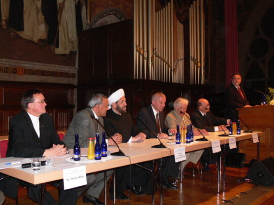 Großmufti diskutiert mit Rabbi und Bischöfen
