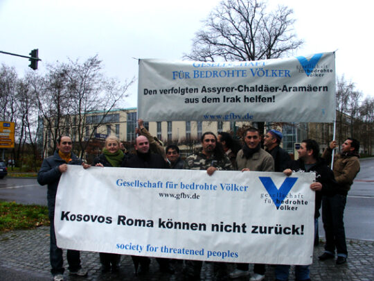 Appell an Innenministerkonferenz: „Bleiberecht für Kosovos verfolgte  Roma!“ – „Den fliehenden Assyrer-Chaldäer-Aramäern aus dem Irak helfen!“