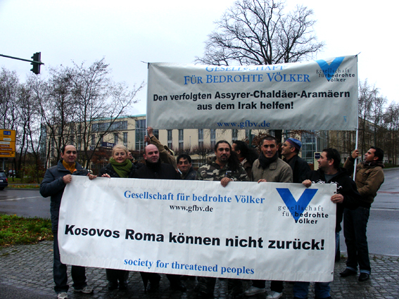 Appell an Innenministerkonferenz: „Bleiberecht für Kosovos verfolgte Roma!“ – „Den fliehenden Assyrer-Chaldäer-Aramäern aus dem Irak helfen!“