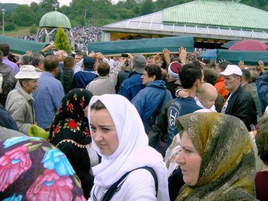 Es sind 8.376 Ermordete in Srebrenica!