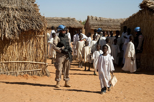 Weltsicherheitsrat verlängert Mandat von Friedenstruppen Kritik an mangelnder Effektivität von UN-Blauhelmsoldaten im Sudan