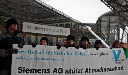 Mahnwache in München anlässlich der Jahres-hauptversammlung der Siemens AG: