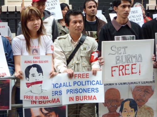 Trotz Freiheit für Friedensnobelpreisträgerin darf Druck auf Burma nicht nachlassen