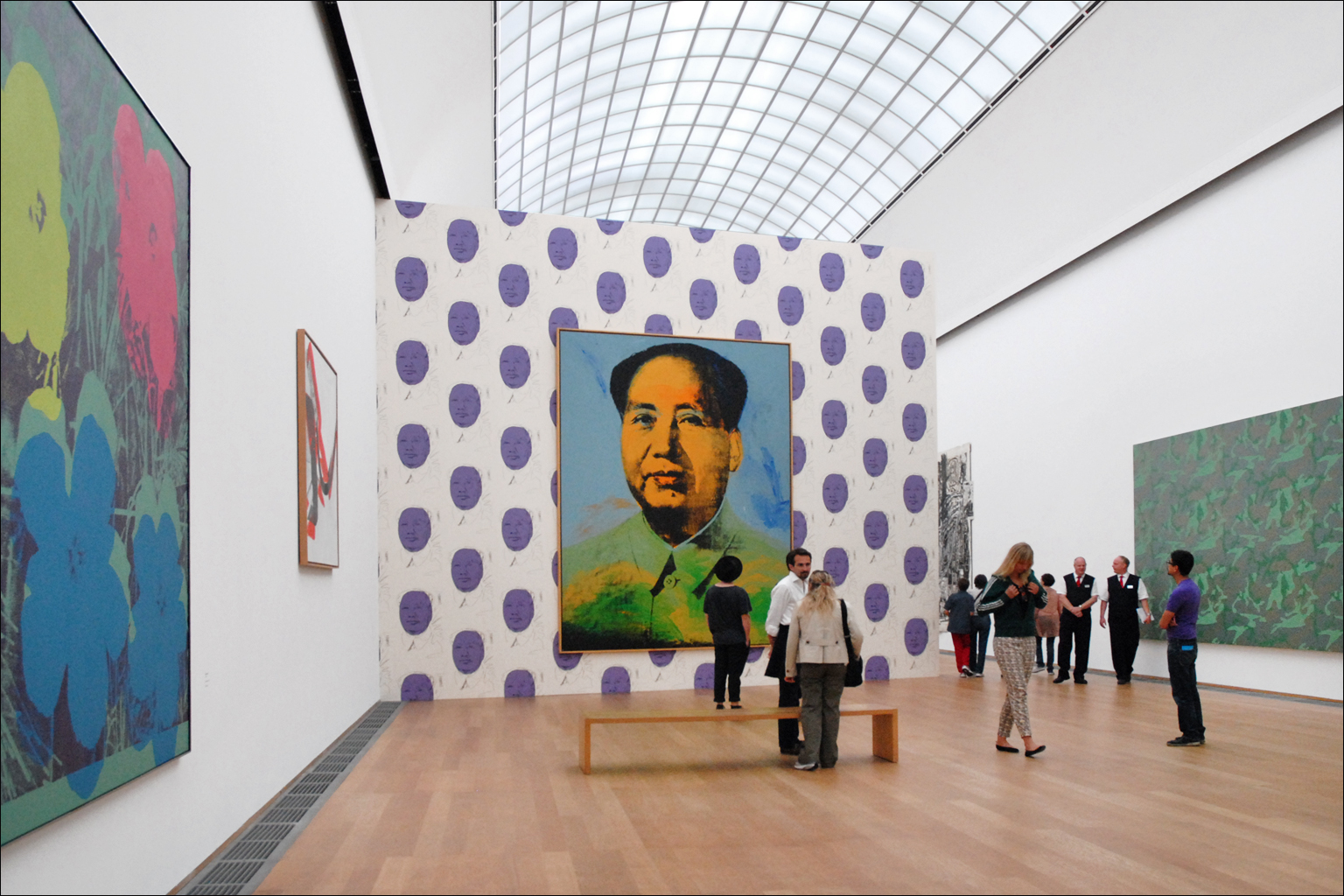 https://commons.wikimedia.org/wiki/File:Salle_Andy_Warhol_%28Hamburger_Bahnhof,_Berlin%29_%286343757828%29.jpg#/media/File:Salle_Andy_Warhol_%28Hamburger_Bahnhof,_Berlin%29_%286343757828%29.jpg