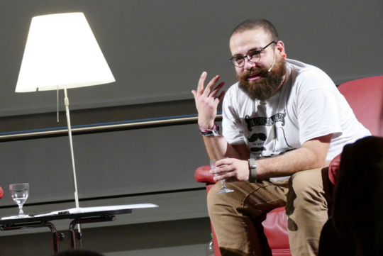 Firas Alshater: „Ich hab genug Hass gesehen. Mit Lachen und Humor erreicht man viel mehr.”