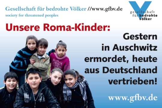 Gesellschaft für bedrohte Völker demonstriert mit Roma-Kindern für ein dauerhaftes Bleiberecht