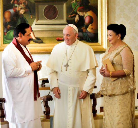 Autoritärer Präsident instrumentalisiert Papstbesuch für Wahlkampf – Schwierigste Auslandsreise des Pontifex