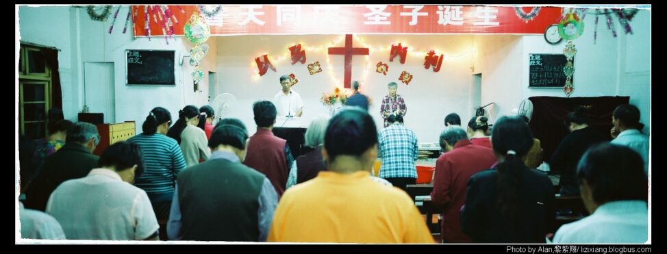 Mehr als 1.000 Kreuze von Kirchen gerissen und 1.300 Gläubige in chinesischer Provinz Zhejiang inhaftiert