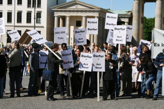 Darfur: Ear-splitting protest in Berlin against genocide