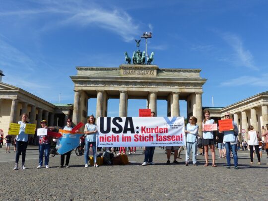 Irak: Kurden protestieren weltweit gegen Angriffe und fordern dringend Hilfe