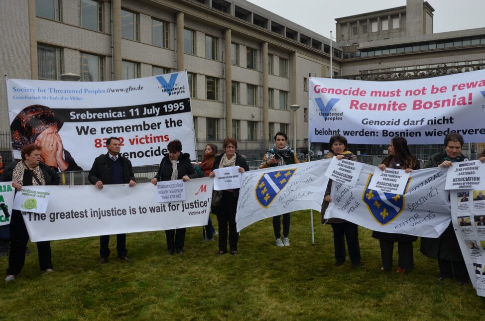 Schließung des Kriegsverbrechertribunals in Den Haag: Die überlebenden Opfer brauchen Gerechtigkeit!