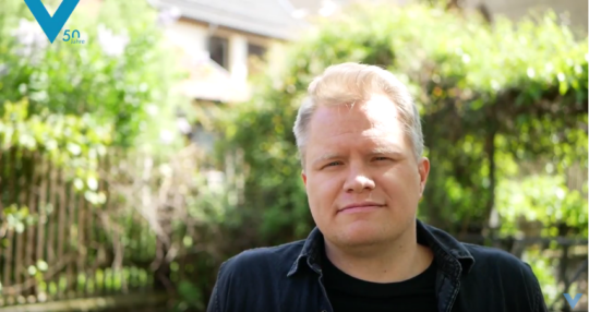 Hinter den Kulissen: GfbV-Mitarbeiter Hanno Schedler