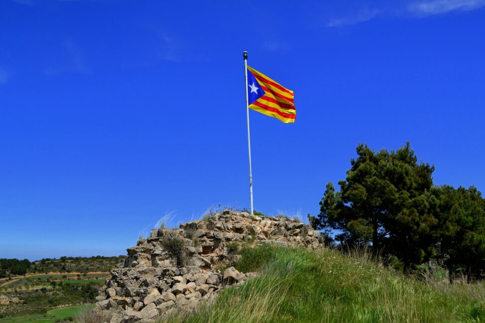 Spaniens Regierung soll Zeitplan zur Wiederherstellung der Autonomie Kataloniens vorlegen