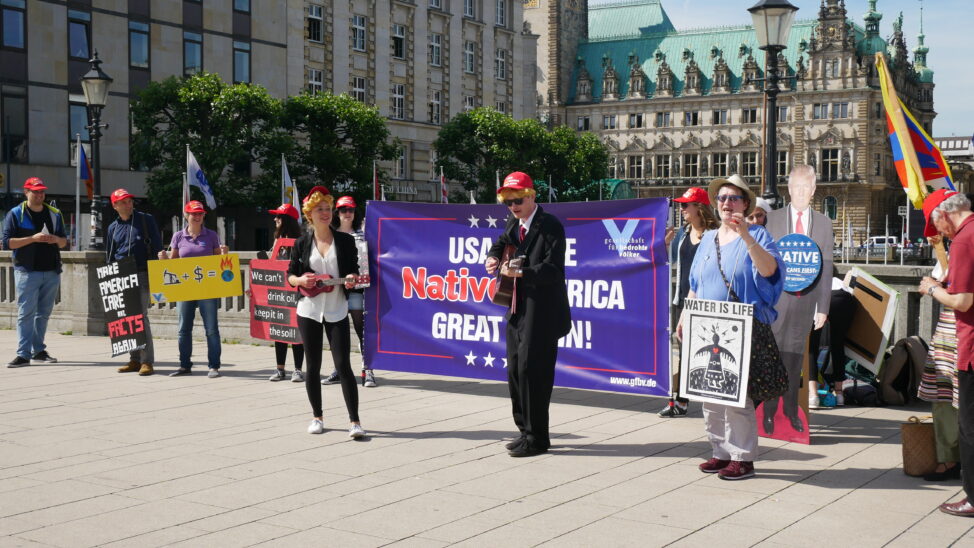 GfbV in Aktion beim G20: Make Native America Great Again