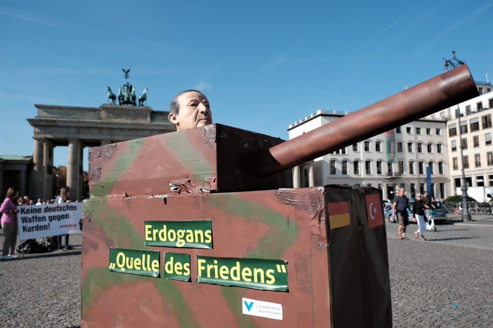Syrische Oppositionsgruppe beherbergt mutmaßlichen Kriegsverbrecher