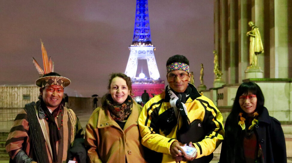 Delegation der Amazonasindigene beim Weltklimagipfel in Paris