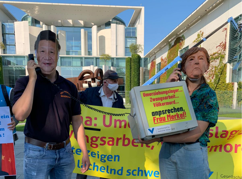 Menschenrechtsaktion vor dem Kanzleramt