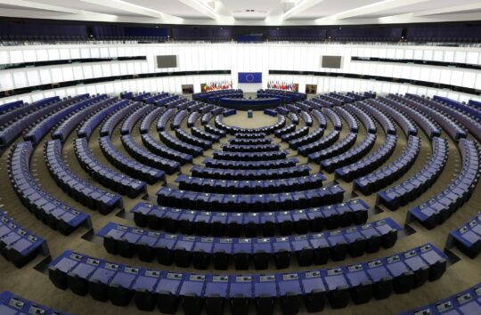 Neues Europaparlament beginnt Arbeit mit einem Skandal