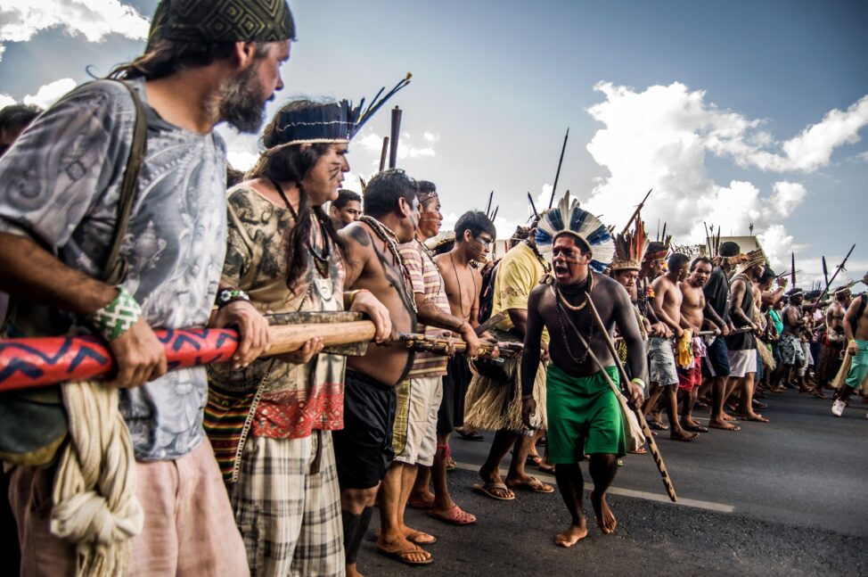 „Präsident Bolsonaro, Hände weg von unserem Land”