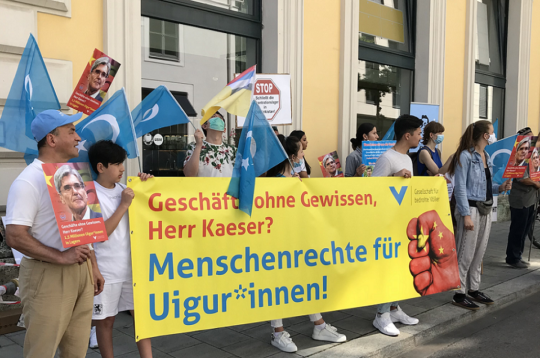 Menschenrechtsaktion vor Siemens-Zentrale in München