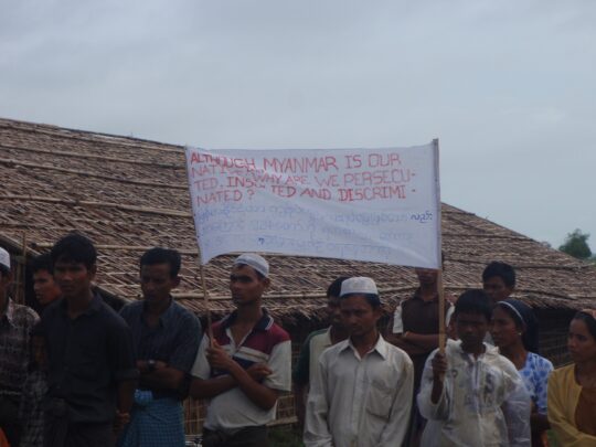 Burma / Myanmar: 27.000 Rohingya fliehen vor Gewalt – Religionsminister schürt Rohingya-Konflikt