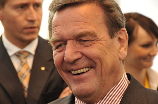 Ex-Bundeskanzler bekräftigt sein Engagement bei Rosneft