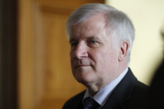 Seehofer will mehr Videoüberwachung an Bahnhöfen