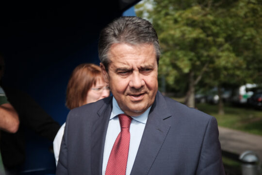 Menschenrechtler fordern klare Worte Gabriels zu Rohingya-Konflikt