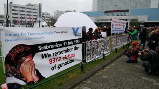Bosnien: Jahrestag des Völkermords von Srebrenica – Lage in der Region ist „beklemmend hoffnungslos“