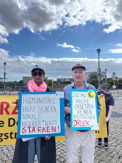 Die Gesellschaft für bedrohte Völker (GfbV) demonstrierte am Donnerstag (10. September) gegen den Besuch des Präsidenten der Vereinigten Arabischen Emirate in Berlin. Foto: Sarah Neumeyer/GfbV